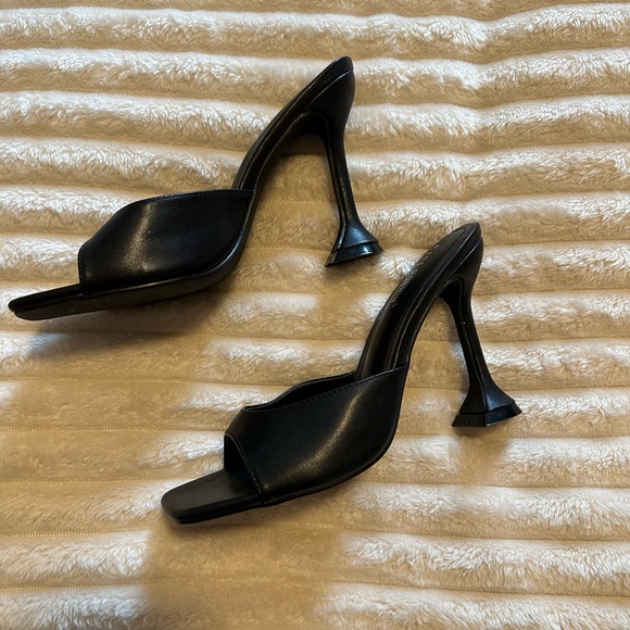 NEVER WORN Black open toe heels - with square accent heels - Picture 4 of 5